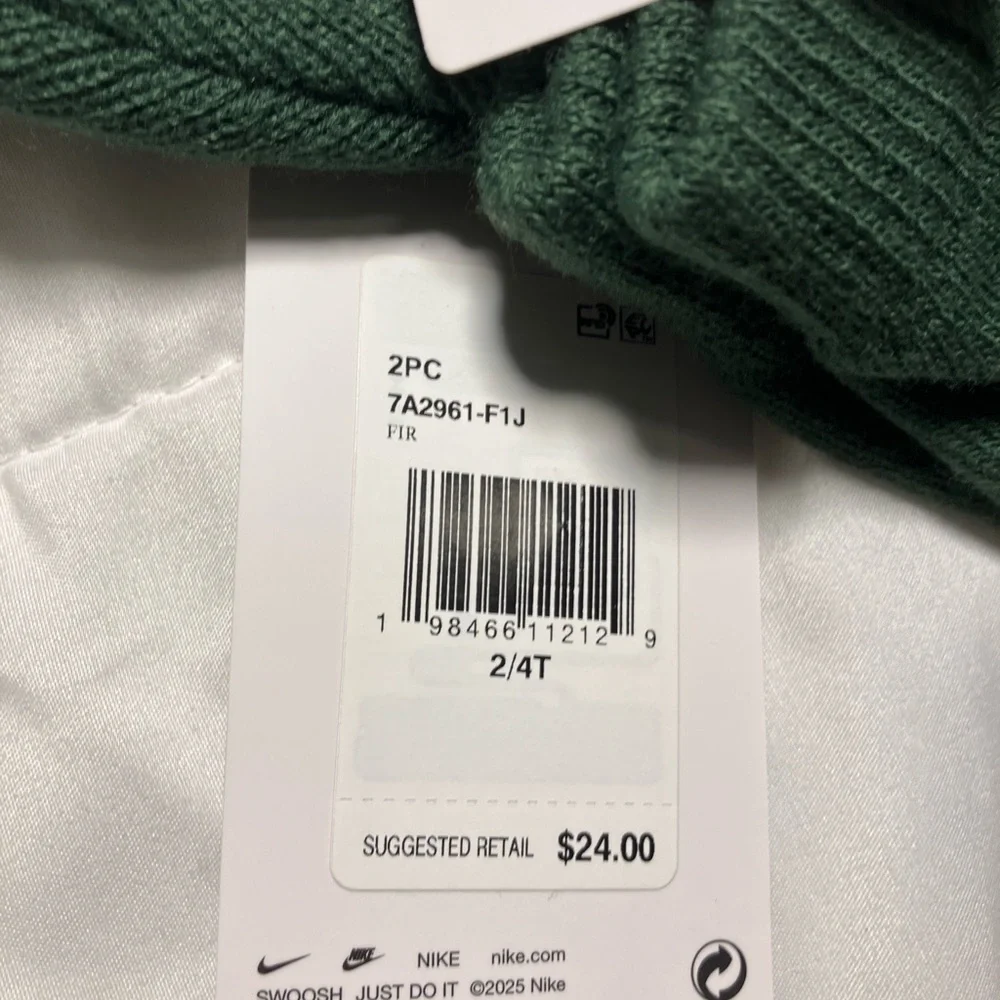 New Nike 2T-4T Fir Green Beanie and mitten Set